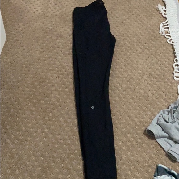 Black luluemon leggings with pockets on the side